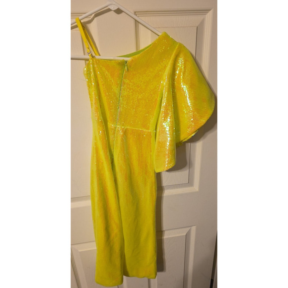 Girls Yellow/Gold Glitter Dress - Party/Formal 36' Inches (H) - 14' In (W) - Picture 4 of 6